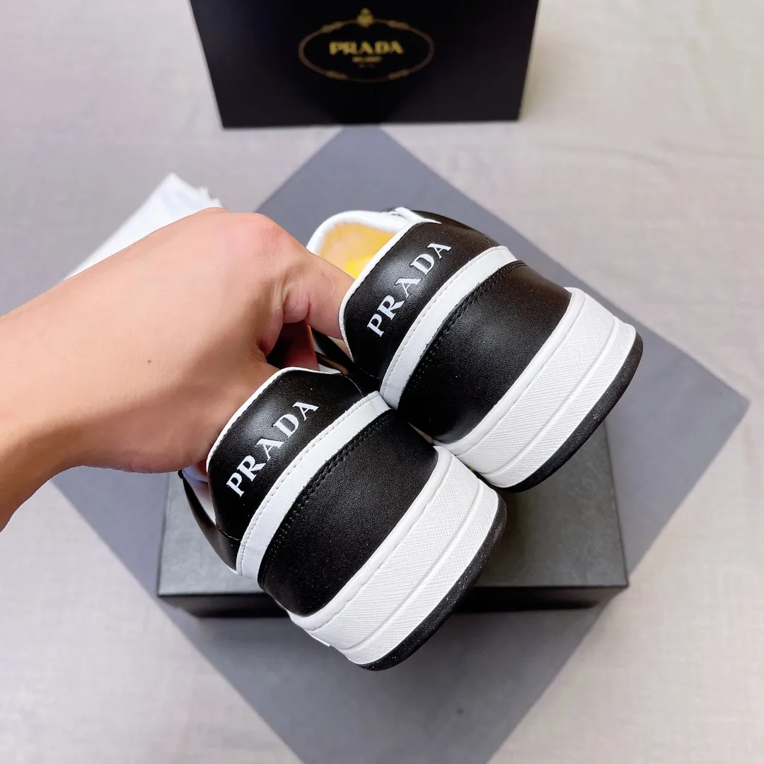 P380 Prada Prada's new men's leather sneakers, the highest version on the market, any comparison is welcome🆚! The original leather has excellent texture and is super high-end! Fetal sheep net lining imported from Italy, removable pad! Luxurious materials and fine workmanship, highly recommended! Code number 38-45 No. 058